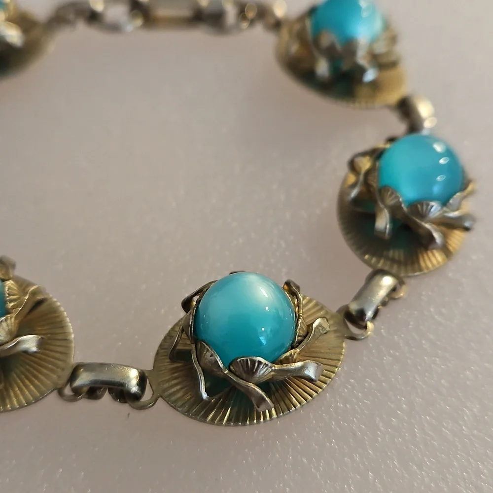 Teal, blue Moonglow Thermoset stones set gold tone link bracelet VINTAGE - Picture 3 of 7